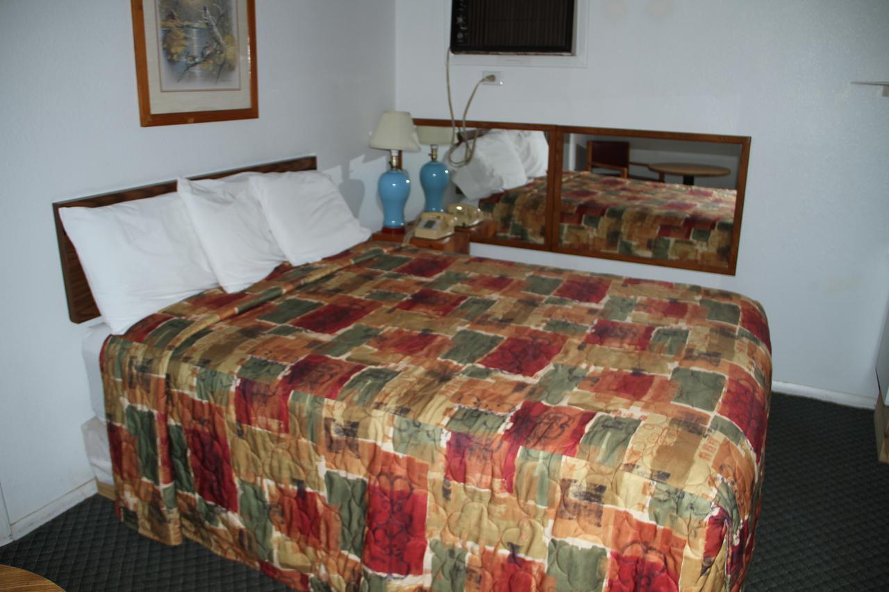 Skyliner Motel Stroud Exteriér fotografie